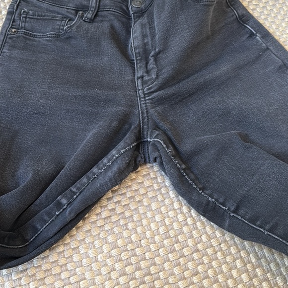 American Eagle High Rise Skinny - Picture 3 of 5